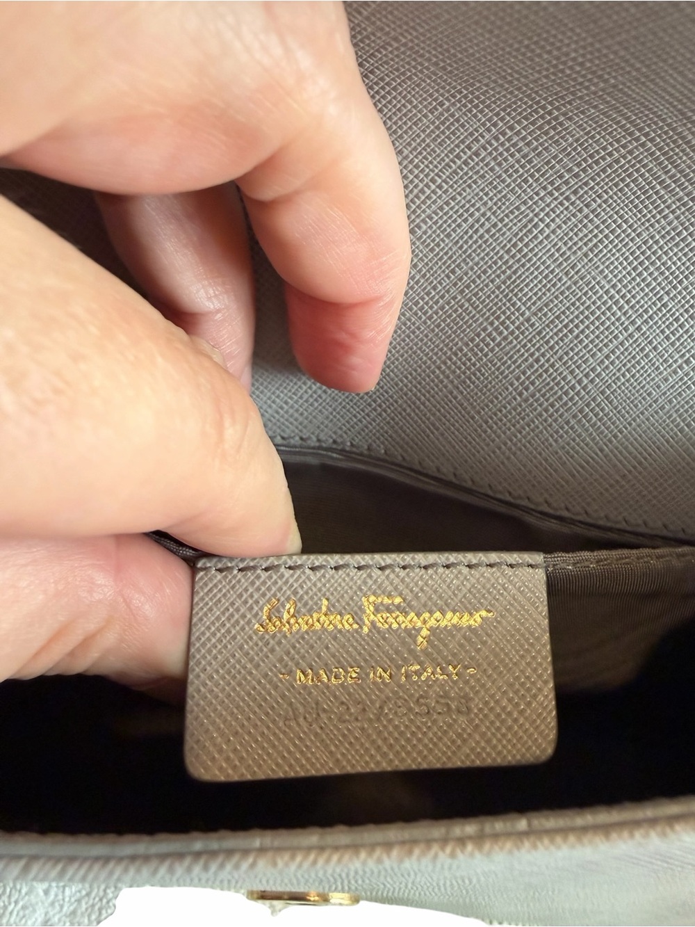 Salvatore Ferragamo Light Gray Vara Bow Chain Crossbody Bag - Picture 5 of 9